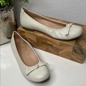 Vionic Amorie Ballet Flats Round Toe Ribbed Cream Leather Size 6.5‎